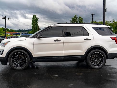 Used 2016 Ford Explorer Sport w/ Equipment Group 401A AWD/4WD image 12