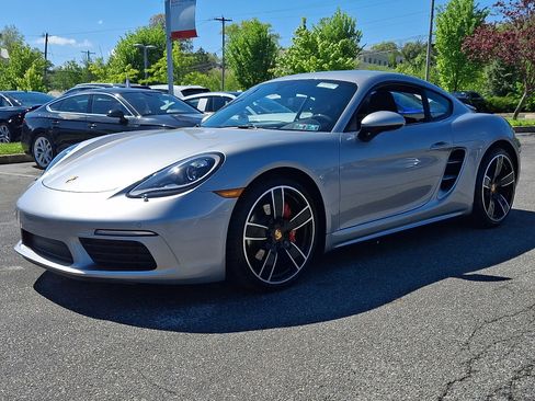 Used 2019 Porsche 718 Cayman S RWD image 3