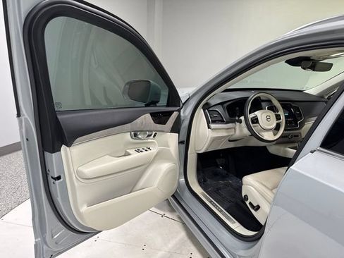 Used 2025 Volvo XC90 B6 Plus w/ Protection Package Premier AWD/4WD image 12