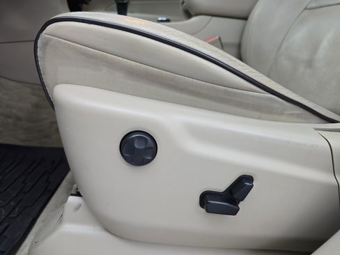 Used 2014 Jeep Grand Cherokee Overland AWD/4WD image 29