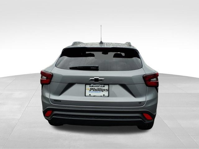 New 2026 Chevrolet Trax LT w/ Midnight Edition FWD image 4