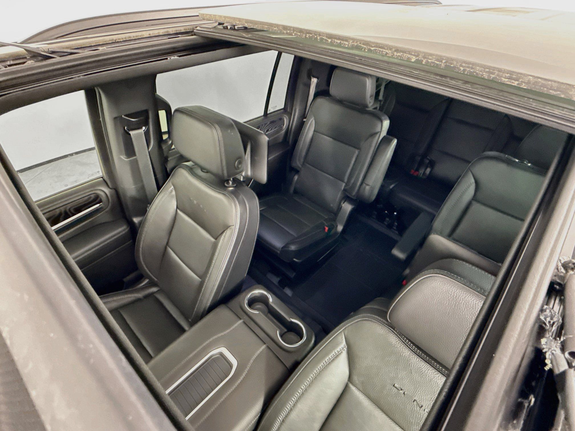 Used 2024 GMC Yukon XL Denali w/ Advanced Technology Package AWD/4WD image 25
