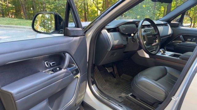 Used 2025 Land Rover Range Rover Autobiography AWD/4WD image 4