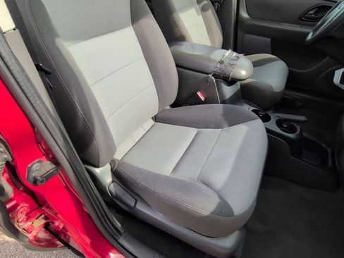 Used 2004 Ford Escape XLS image 21