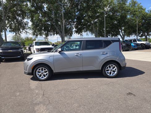 Certified 2023 Kia Soul LX w/ LX Technology Package FWD image 5