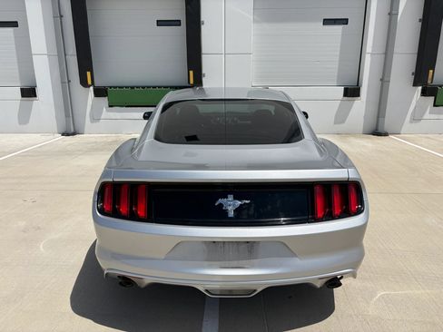 Used 2015 Ford Mustang Coupe RWD image 8