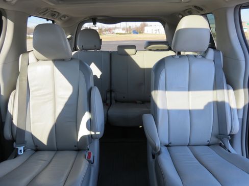 Used 2013 Toyota Sienna Limited image 28