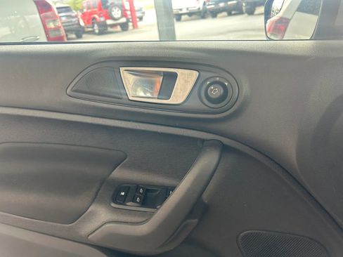 Used 2015 Ford Fiesta SE FWD image 12