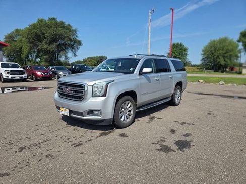 Used 2018 GMC Yukon XL SLT w/ Open Road Package AWD/4WD image 4