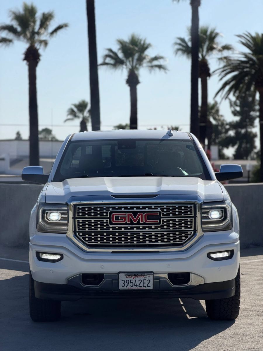Used 2017 GMC Sierra 1500 Denali AWD/4WD image 3