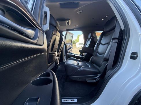 Used 2017 Cadillac Escalade Premium Luxury AWD/4WD image 21