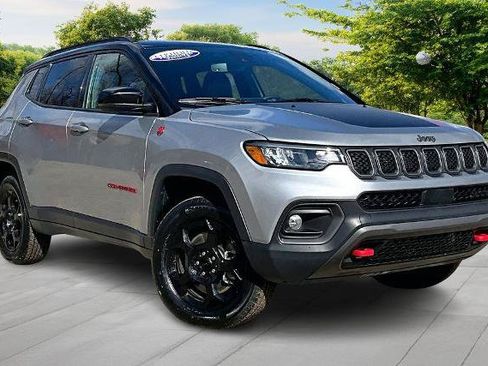 Used 2023 Jeep Compass Trailhawk AWD/4WD image 1
