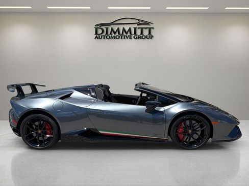 Used 2019 Lamborghini Huracan Performante AWD/4WD image 7