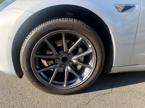 Used 2018 Tesla Model 3 Long Range RWD image 7