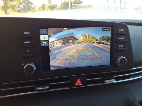 Used 2025 Hyundai Elantra SE FWD image 17