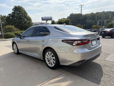 Used 2022 Toyota Camry LE FWD image 6