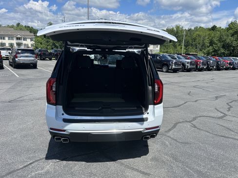 New 2026 GMC Yukon Denali w/ Denali Reserve Package AWD/4WD image 9