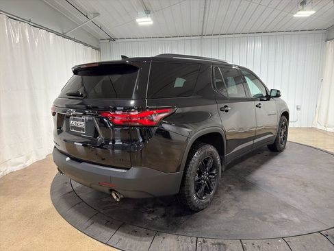 Used 2023 Chevrolet Traverse LT w/ Midnight/Sport Edition image 9