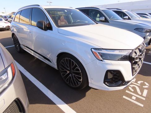 Used 2025 Audi SQ7 Prestige image 2