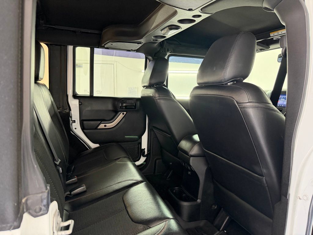 Used 2017 Jeep Wrangler Unlimited Sahara AWD/4WD image 37