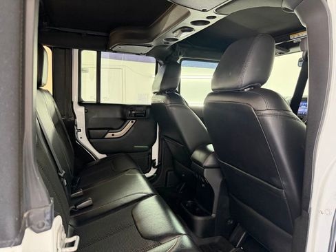 Used 2017 Jeep Wrangler Unlimited Sahara AWD/4WD image 37