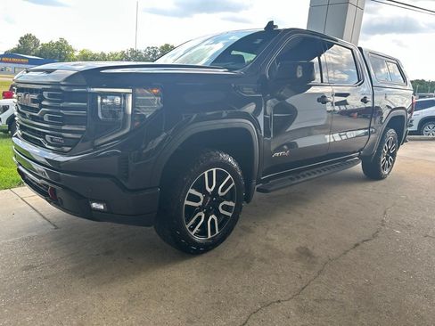 Used 2023 GMC Sierra 1500 AT4 w/ AT4 Premium Package AWD/4WD image 4