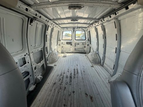 Used 2016 Chevrolet Express 2500 image 27