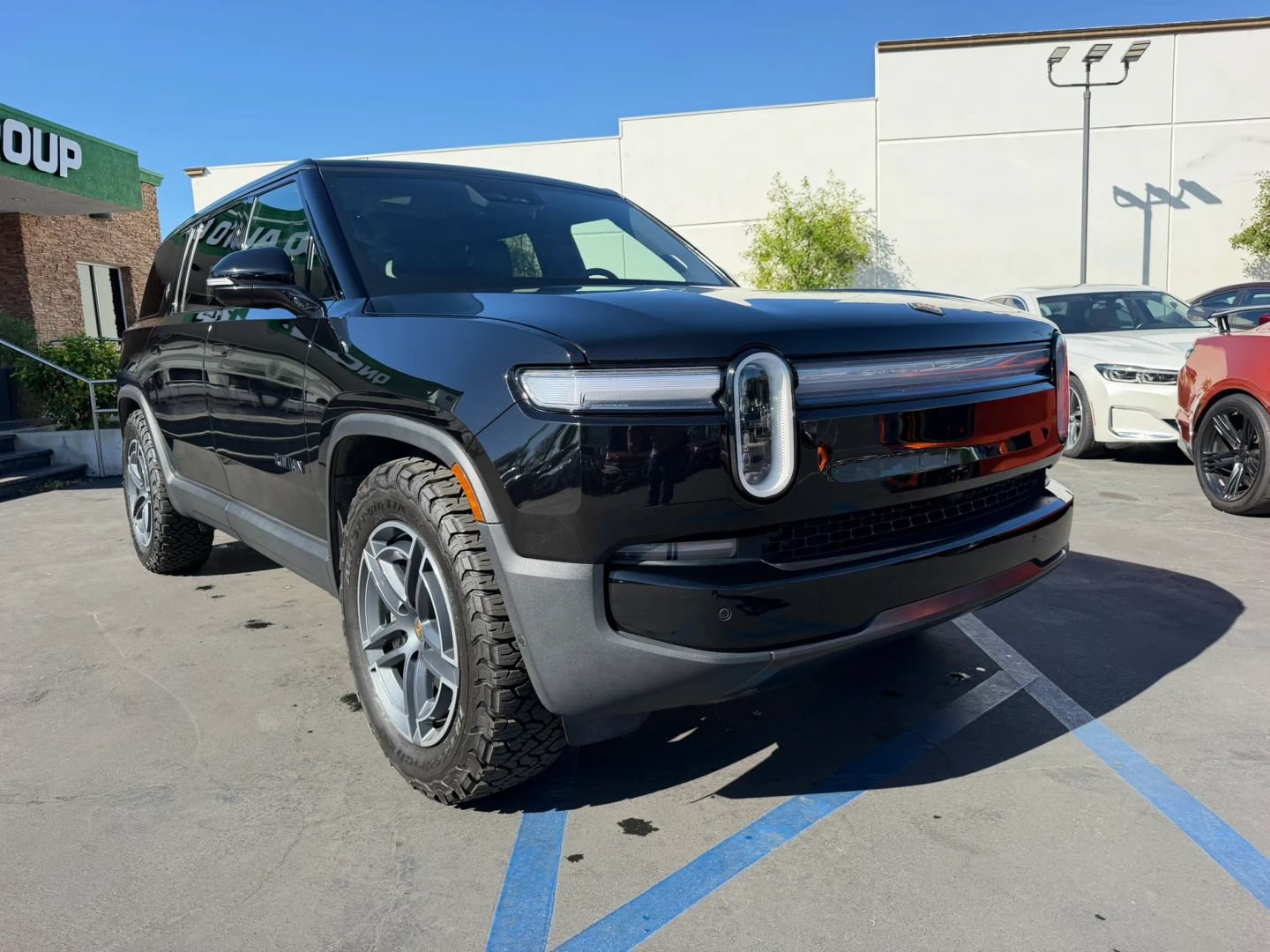 Used 2025 Rivian R1S Adventure Dual AWD/4WD image 4