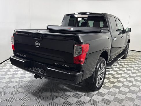Used 2017 Nissan Titan SL AWD/4WD image 5