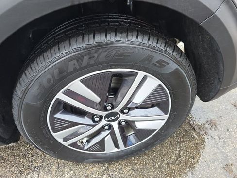 Used 2022 Kia Niro EX image 12