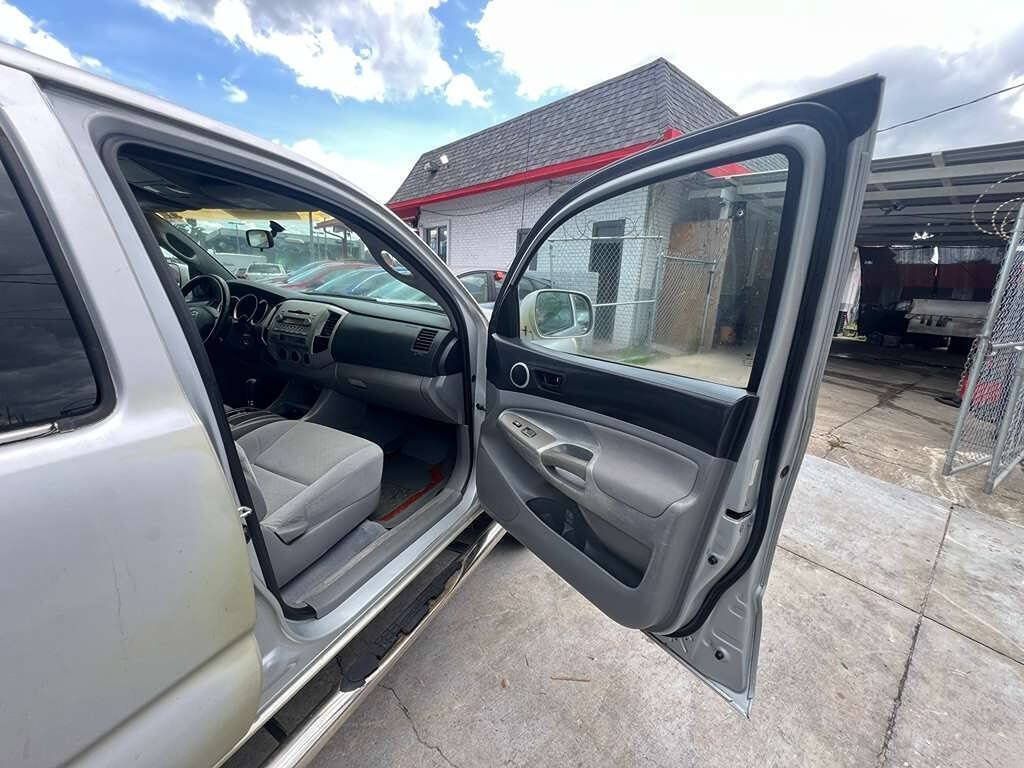 Used 2005 Toyota Tacoma PreRunner RWD image 17