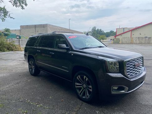 Used 2019 GMC Yukon XL Denali w/ Denali Ultimate Package AWD/4WD image 7
