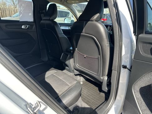 Used 2020 Volvo XC40 T5 Momentum image 20