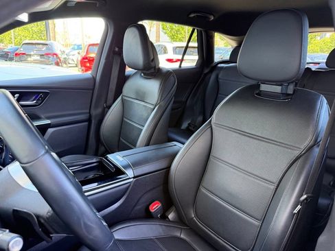 Used 2025 Mercedes-Benz GLC 300 4MATIC image 12