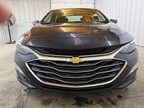 Used 2023 Chevrolet Malibu LT image 2