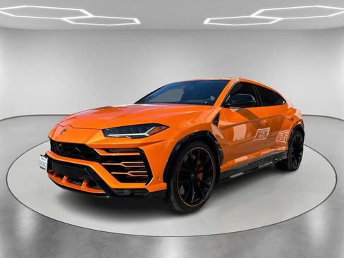 Used 2021 Lamborghini Urus image 1