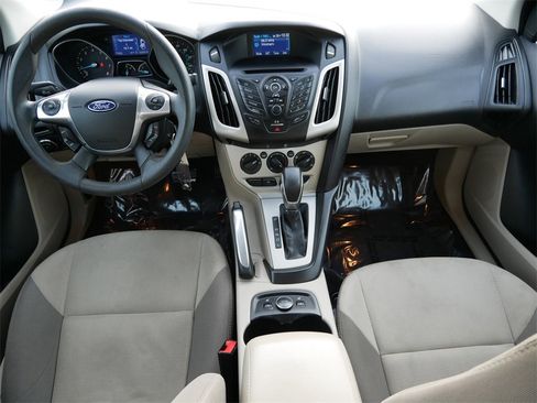 Used 2013 Ford Focus SE w/ SE Winter Pkg image 15