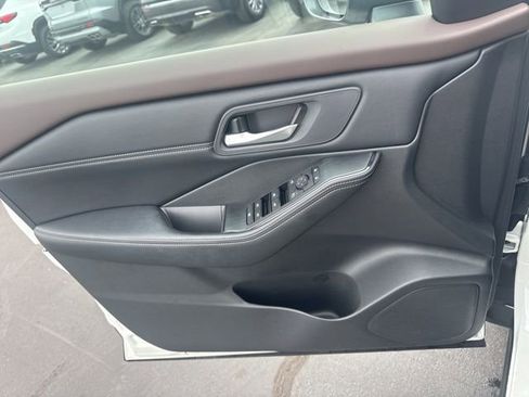 Used 2023 Nissan Rogue SV w/ SV Premium Package image 19