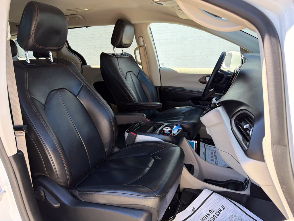 Used 2017 Chrysler Pacifica Touring-L FWD image 14