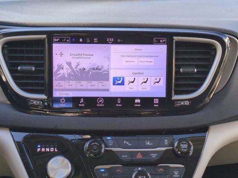 Used 2023 Chrysler Pacifica Touring-L image 17