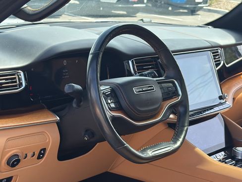 Used 2022 Jeep Grand Wagoneer Series III w/ Rear Seat Video Group 1 AWD/4WD image 13