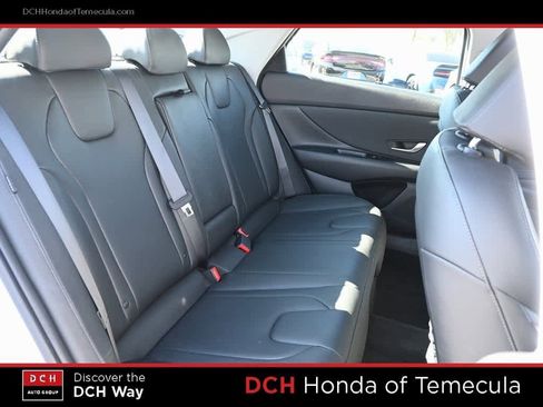 Used 2025 Hyundai Elantra Limited image 19