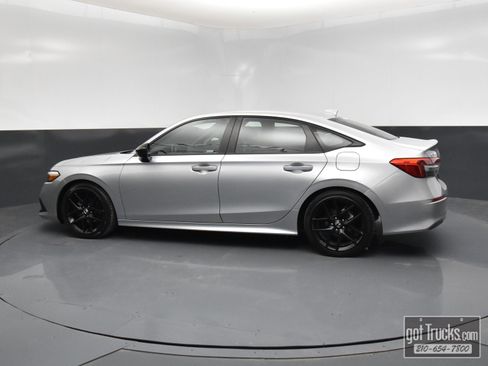 Used 2024 Honda Civic Sport image 3