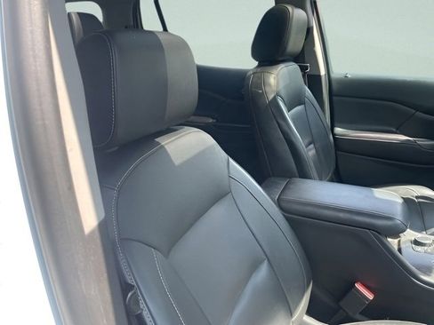 Used 2017 GMC Acadia SLT FWD image 8