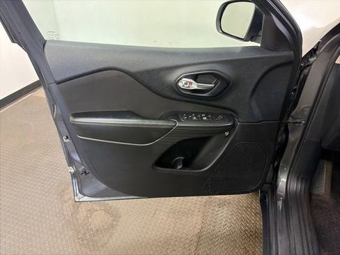 Used 2016 Jeep Cherokee Latitude w/ Cold Weather Group image 14