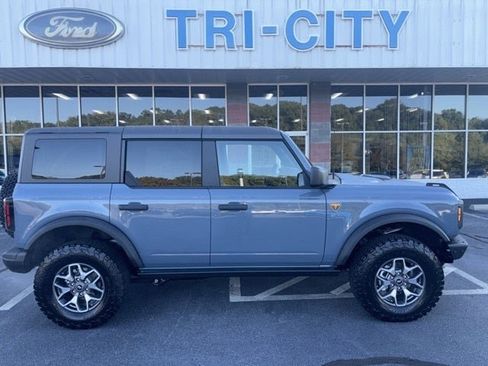 New 2025 Ford Bronco Badlands image 1