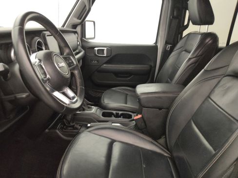 Used 2018 Jeep Wrangler Unlimited Sahara AWD/4WD image 17