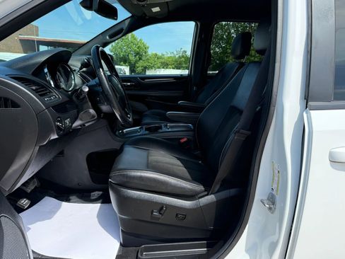 Used 2018 Dodge Grand Caravan SXT w/ Driver Convenience Group FWD image 18