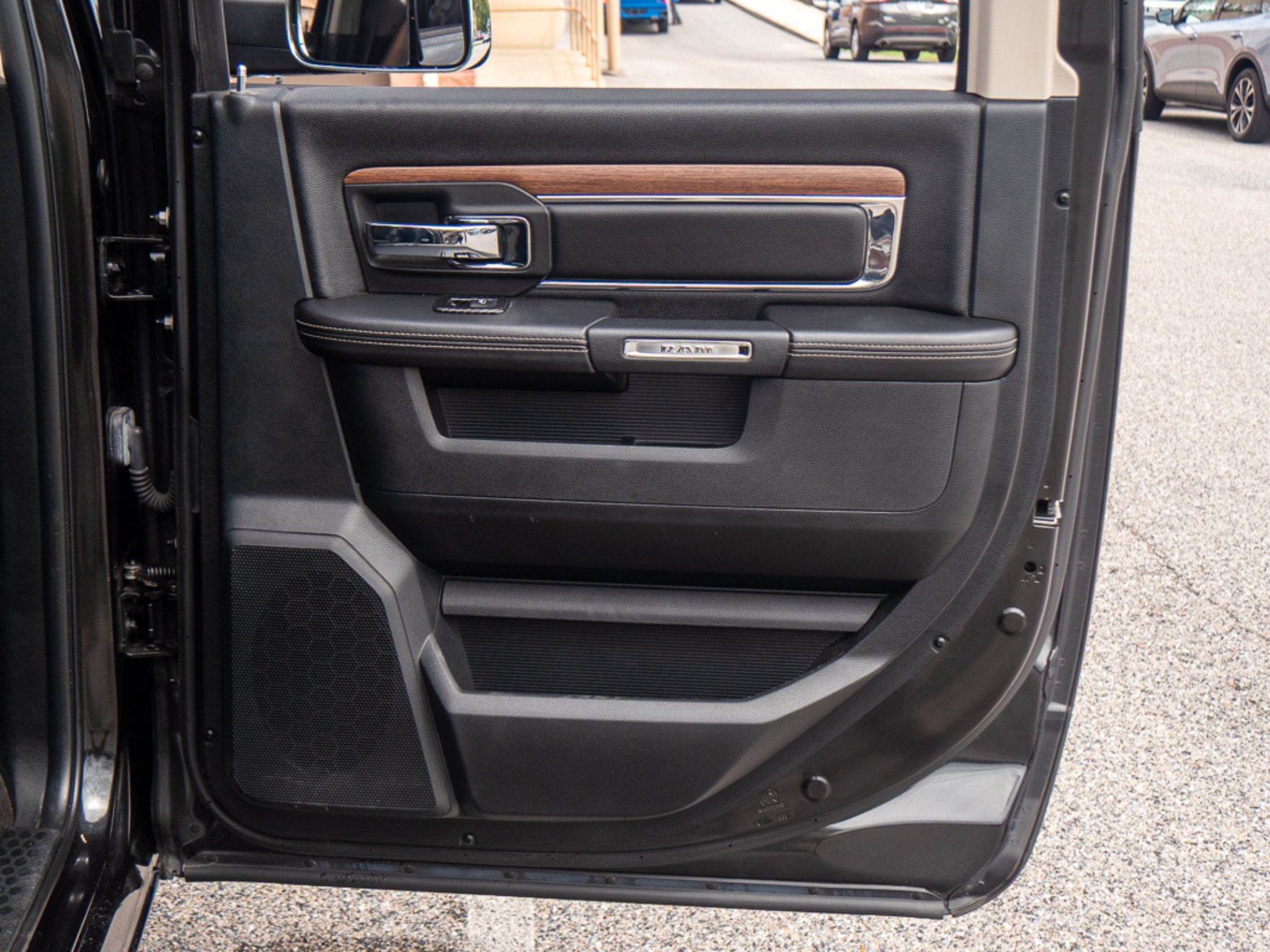 Used 2017 RAM 1500 Laramie AWD/4WD image 22