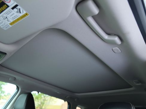 Used 2023 Nissan Rogue SL w/ SL Premium Package image 32